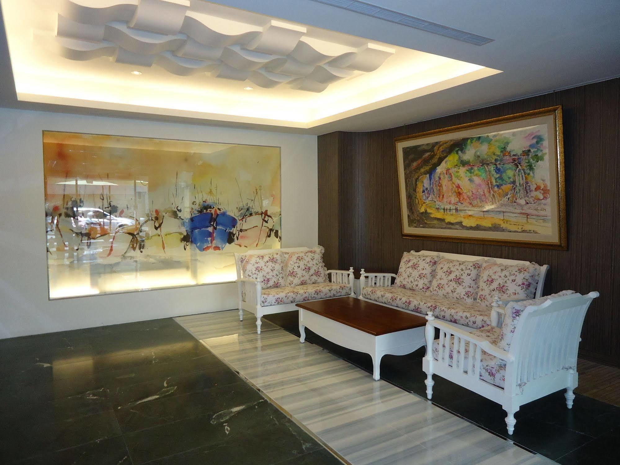 Roaders Hotel Hualien Dongda Esterno foto