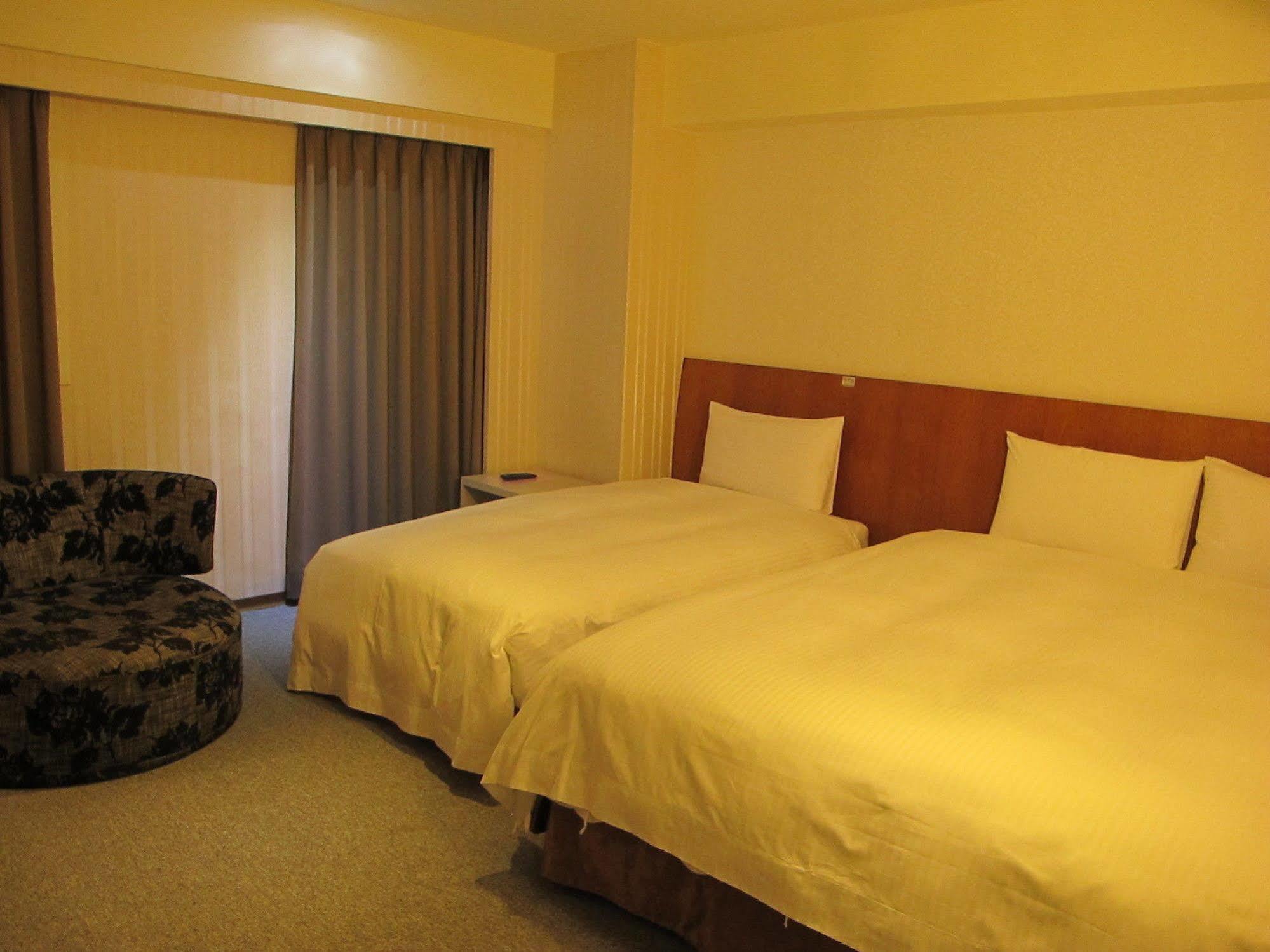 Roaders Hotel Hualien Dongda Esterno foto