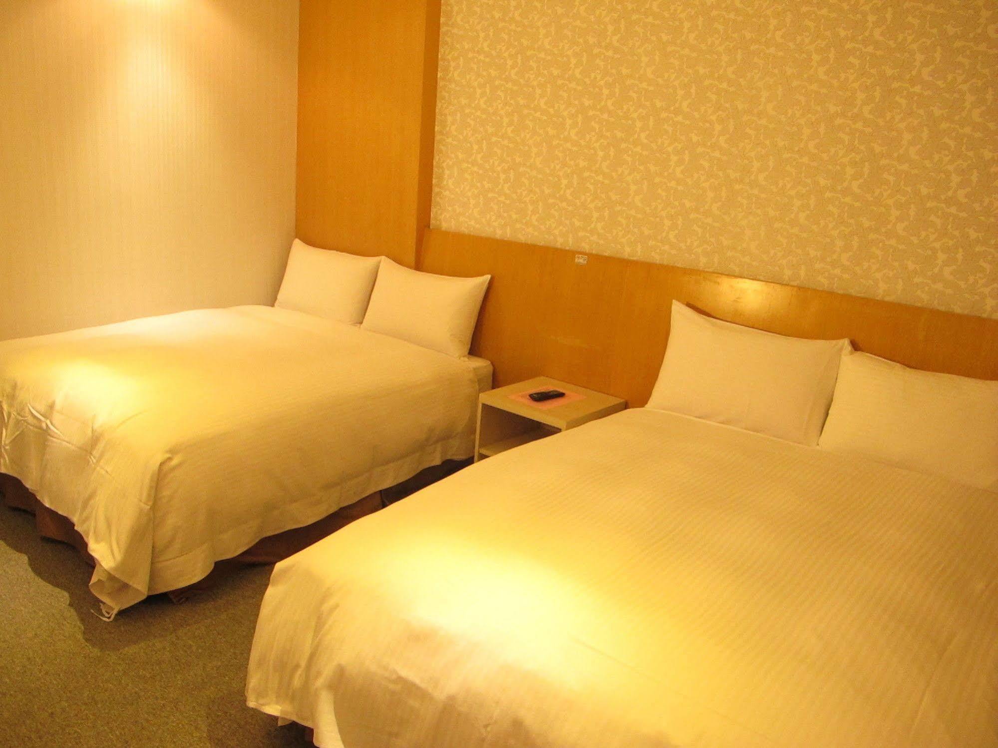 Roaders Hotel Hualien Dongda Esterno foto