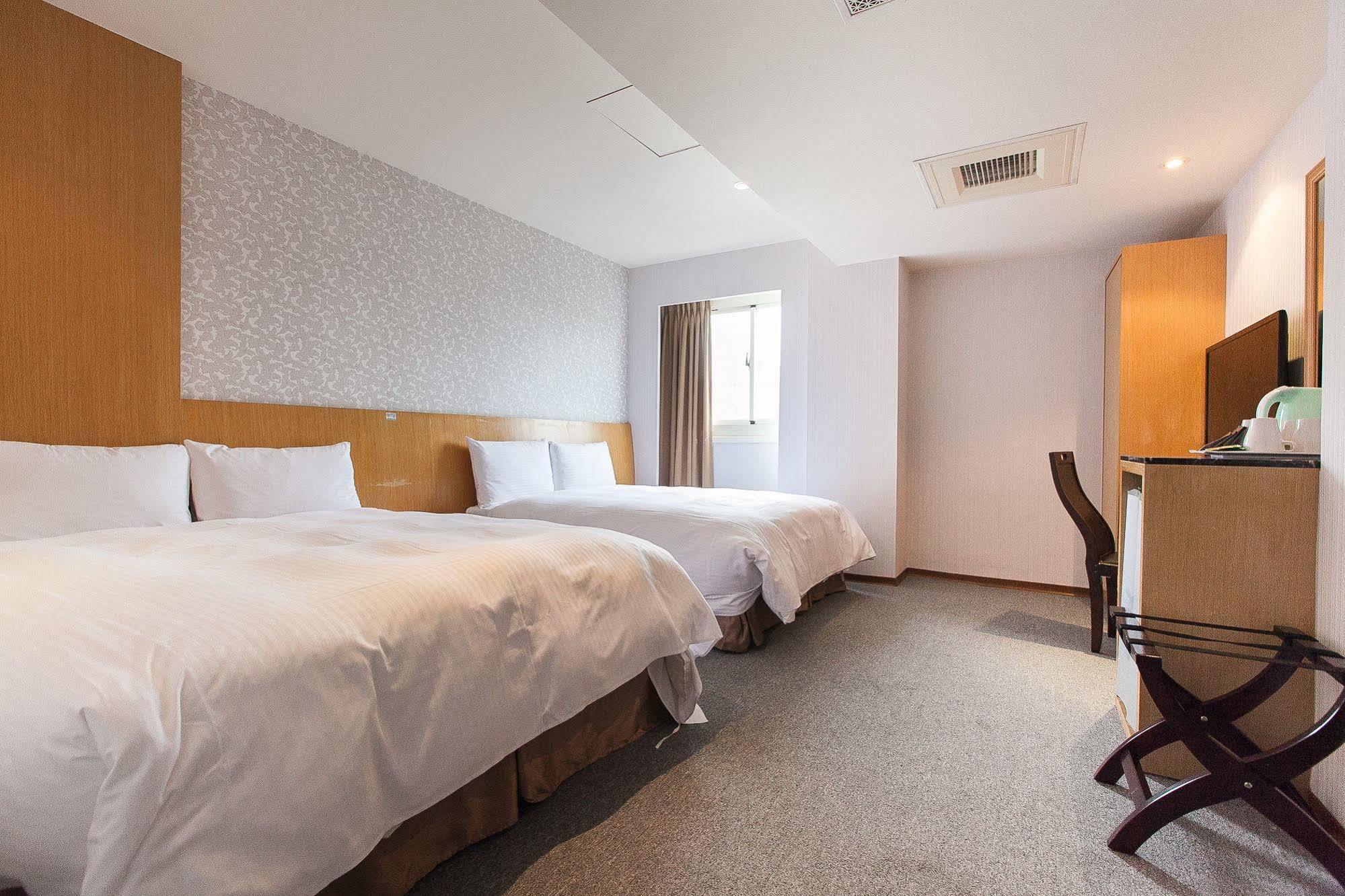 Roaders Hotel Hualien Dongda Esterno foto